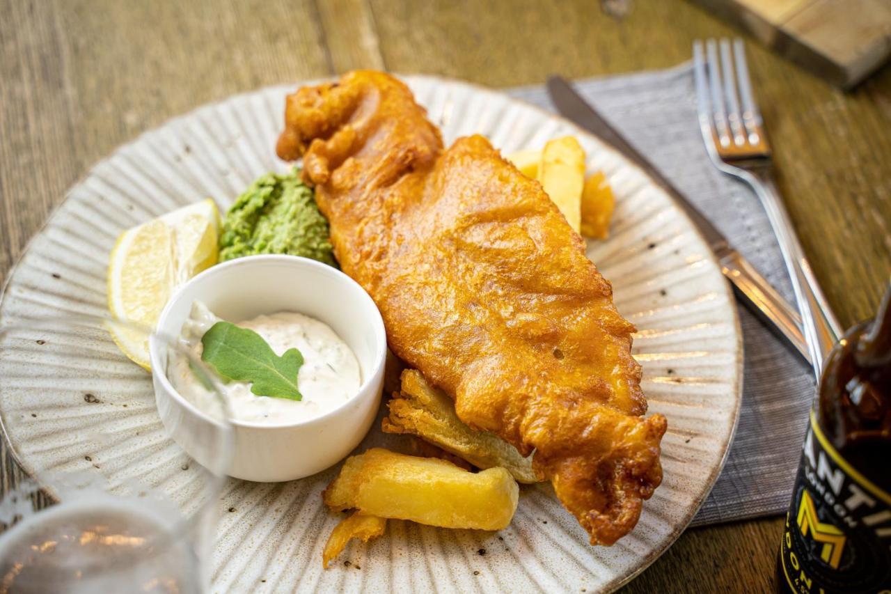 Rising Sun Pub, Restaurant And Rooms Lacock Buitenkant foto